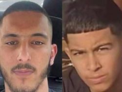مقتل شقيقين وإصابة والدهما بجريمة إطلاق نار في الرملة