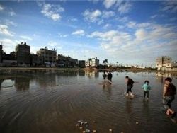 اصابة 15 مواطنا و غرق 25 منزلا بسبب سوء الأحوال الجوية بغزه