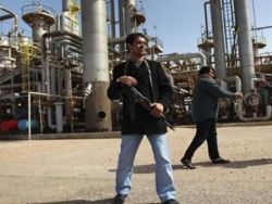 فوضى النفط تكبد اقتصاد ليبيا 130 مليون دولار يومياً