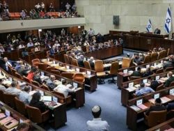 مقربون من نتنياهو يدفعون لحظر "القائمة العربية الموحدة" من الانتخابات