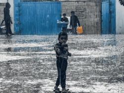 أطباء بلا حدود: أطفال غزة يموتون بردا وندعو إسرائيل لإدخال المساعدات