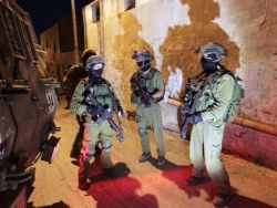 قوات الاحتلال تعتقل (6) مواطنين من محافظة الخليل جنوب الضفة الغربية