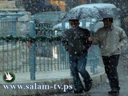 الطقس: هطول الأمطار على فترات وانحسار المنخفض مساء