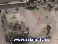 طلبة المدارس يتصدون لدوريات الاحتلال وسط مدينة طولكرم
