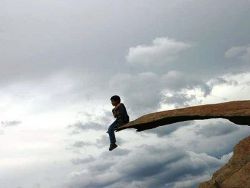 على حافة الهاوية - بقلم : الاء شناعة