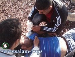 بالصور:جنود على حاجز برطعة يعتدون بالضرب المبرح على احد شبان البلدة
