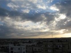 الطقس: اجواء غائمة جزئيا وصافية