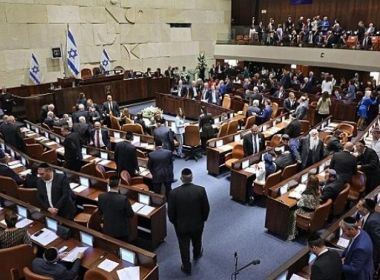الكنيست يصوت تمهيديا على حل نفسه وسط تصاعد الخلافات داخل الائتلاف