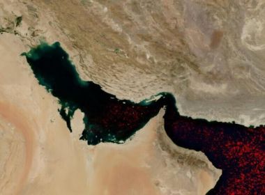 بيانات حركة السفن: 5 سفن فقط عبرت هرمز السبت ولا سفن الأحد