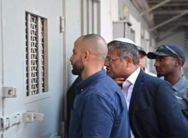 استفزاز في الزنازين.. بن غفير يقتحم أقسام الأسيرات ويتشفى بمعاناتهن
