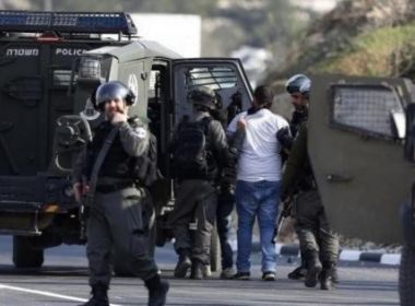 الاحتلال يعتقل مواطنين خلال مداهمات متفرقة بالضفة والقدس