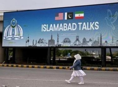 إيران ترفض اللقاء المباشر.. مبعوثا ترامب يصلان باكستان لبدء المفاوضات