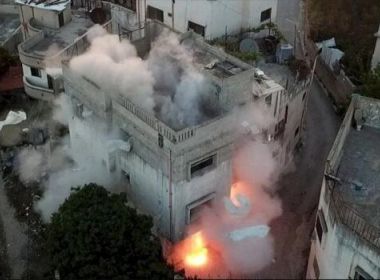 الاحتلال يفجر منزل أسير في الخليل ويوسع اقتحاماته بالضفة