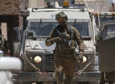 الاحتلال يشن حملة اقتحامات ومداهمات في مناطق متفرقة بالضفة والقدس