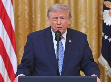 ترامب يتوعد إيران بدفع "أثمان مضاعفة" ثمن مقتل كل جندي أمريكي