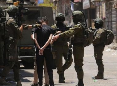 الاحتلال يشن حملة اقتحامات واعتقالات في الضفة والقدس