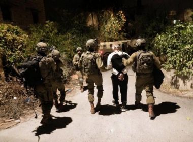 الاحتلال يشن حملة مداهمات واعتقالات في الصفة