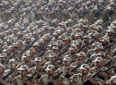 المرشد الايراني يصدر أمرا بـ 6 تعيينات في مناصب عسكرية كبرى بينها رئيس الأركان وقيادة الحرس الثوري