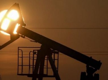 النفط يرتفع وسط مخاوف بشأن اتفاق أمريكا وإيران وعودة الإمدادات