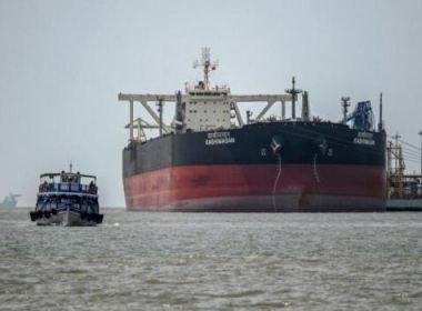 ترامب يعلن الاستيلاء على سفينة شحن ترفع العلم الإيراني في خليج عمان.. وايران تتوعد بالرد