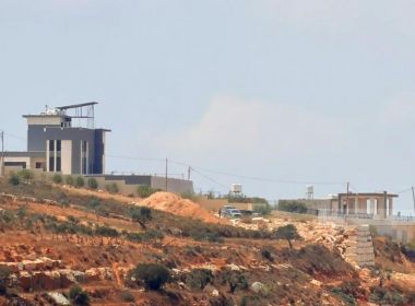 مستوطنون يواصلون حصار منازل في قصرة جنوب نابلس