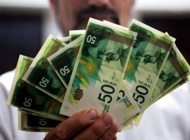 بمن فيهم الوزراء ...صرف 2000 شيكل لكل موظف حكومي يوم الاثنين