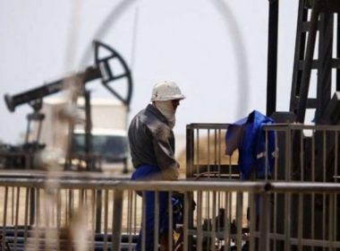 النفط يقفز بأكثر من 1% عقب هجوم أمريكي على جزيرة لارك الإيرانية