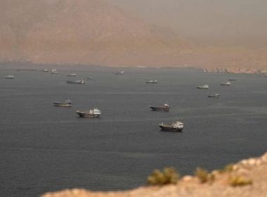بيانات الشحن البحري تكشف انخفاضا حادا بعد إعلان إغلاق "هرمز"