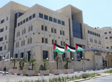 سلطة النقد تحدد سقف خصم أقساط القروض من رواتب الموظفين