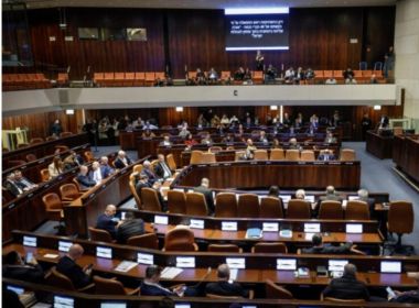 إسرائيل تقترب من صناديق الاقتراع: الموافقة على حل الكنيست في القراءة الأولى