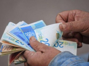 رواتب الموظفين على طاولة الحكومة الثلاثاء.. ومساعٍ لصرف 50% بحد أدنى 2000 شيكل